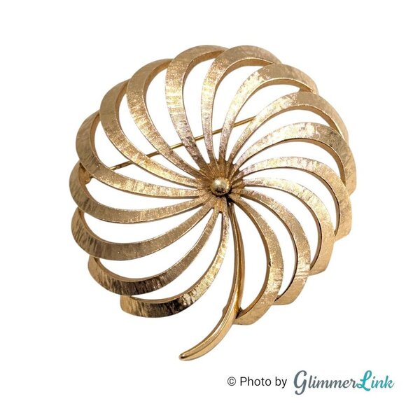 VTG Monet Spiral Textured Flower Gold Tone Brooch & Clip On Earrings Jewelry Set - Picture 3 of 13